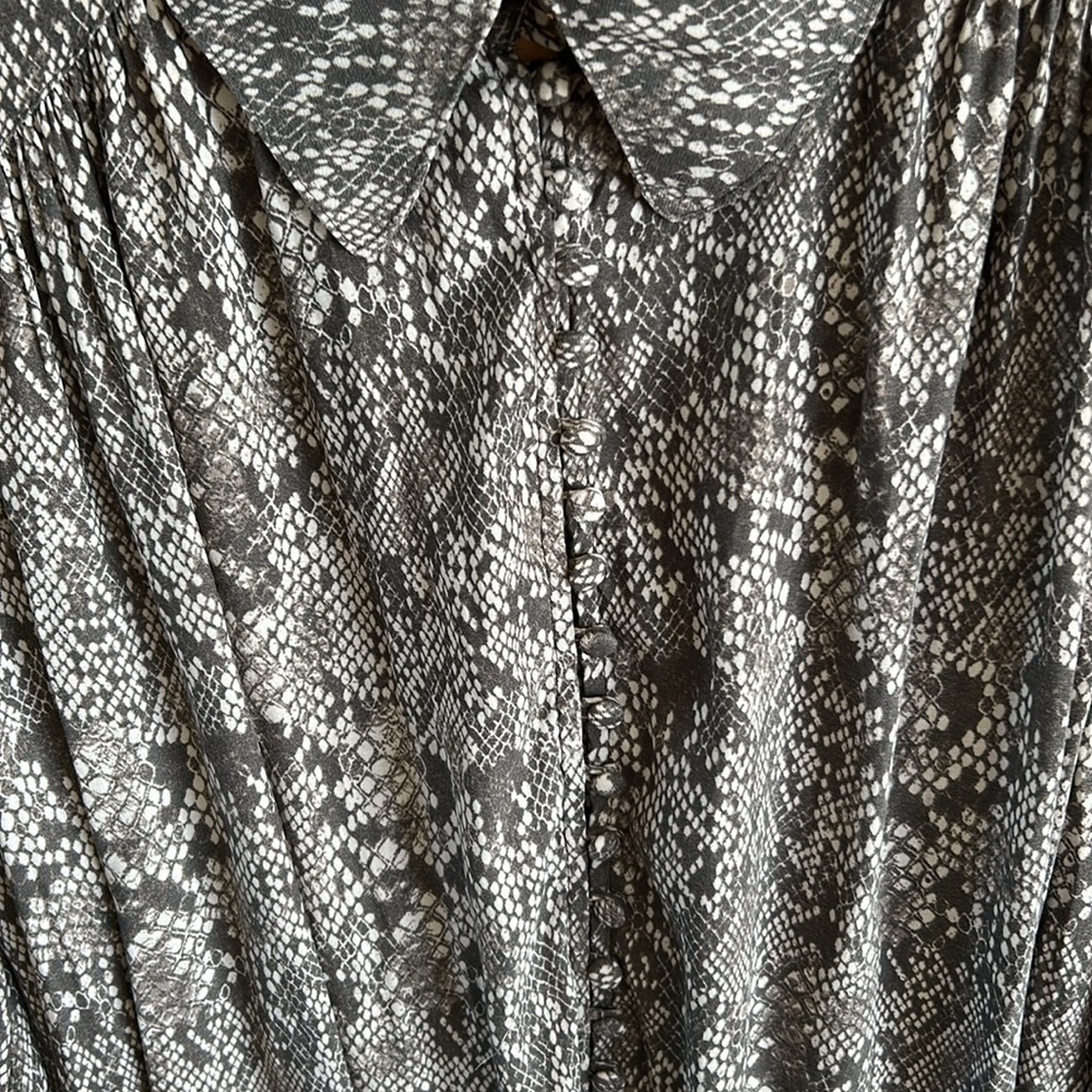 Free People Muse Snakeskin Python Button Front Long Sleeve Top Peasant Small - Picture 7 of 13